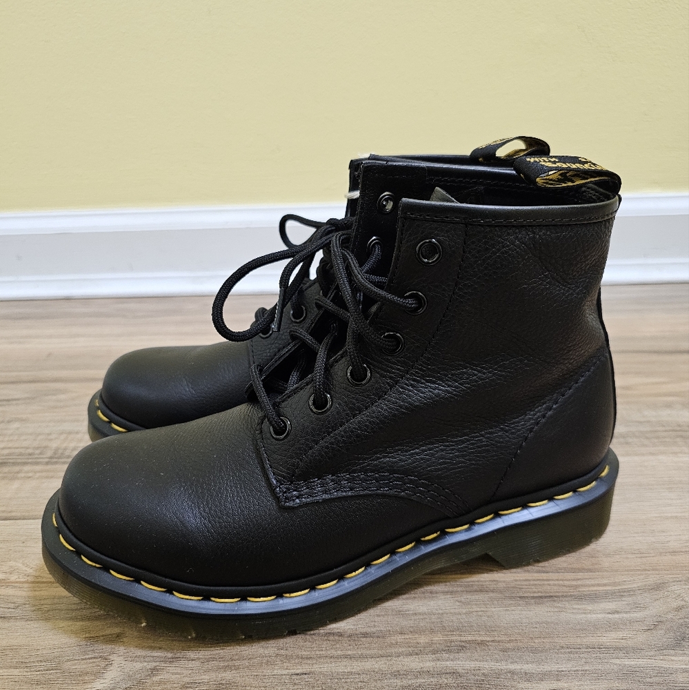 Dr. Martens 101 VIRGINIA LEATHER ANKLE BOOTS, size US 8 - Picture 4 of 11